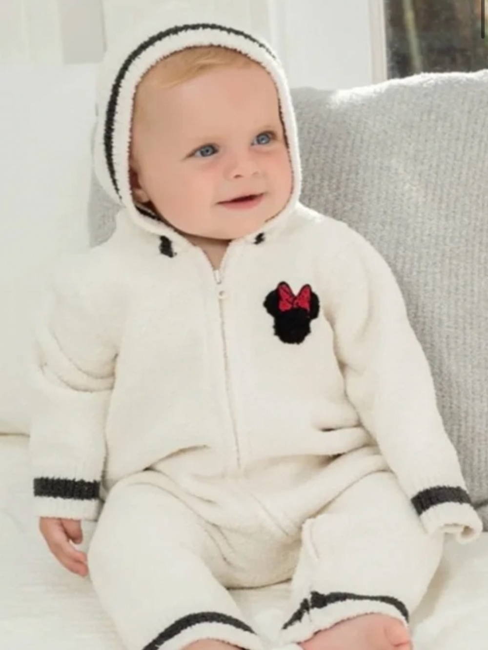 BAREFOOT DREAMS COZY CHIC DISNEY CREAM ROMPER 6-12 MONTHS